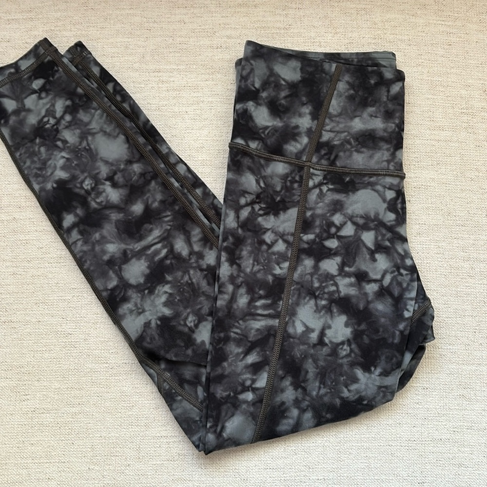Athleta Black and Green Tie Dye Elation Leggings. Size S. Excellent Condition.